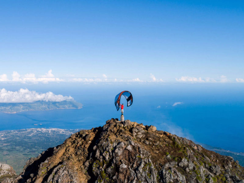 Francisco Lufinha and kite top of mount Pico