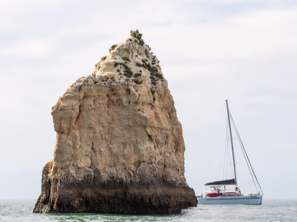 Algarve cliffs charter boat